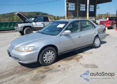 2001 Honda Accord 2.3 Lx из США, поврежденный, VIN 1HGCG66561A009295